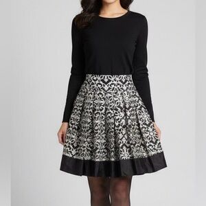 Stunning White House Black Market 100% Silk Pleated Mini Skirt Women's size 0
